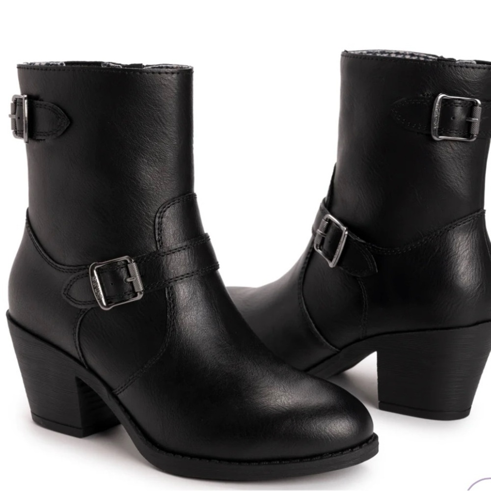 NWT in box: Muk Luk Yellowstone Yeats Boots